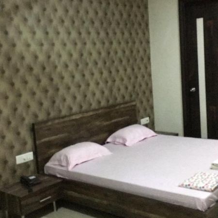 De Agya Paradise Hotell Ludhiana Exteriör bild