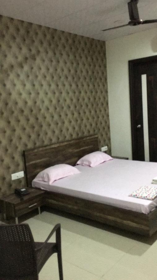 De Agya Paradise Hotell Ludhiana Exteriör bild
